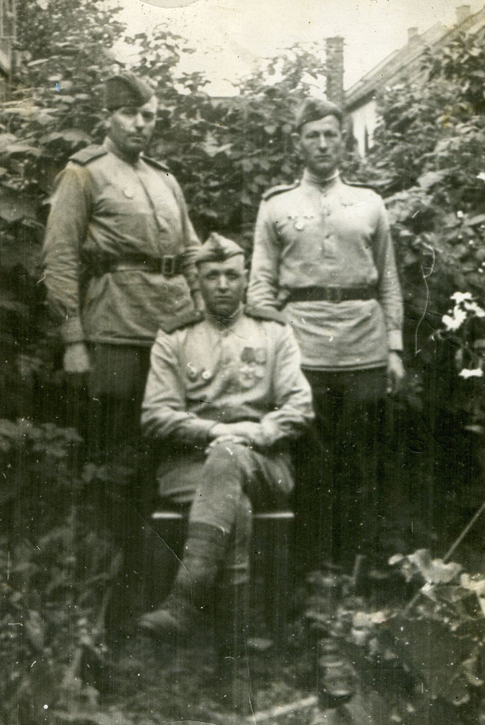 Групповое фото за 1945 г., Зырянов П.И. в центре